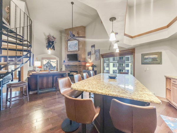 Copper MTN Center Village Pet Friendly condo Walk to Lift